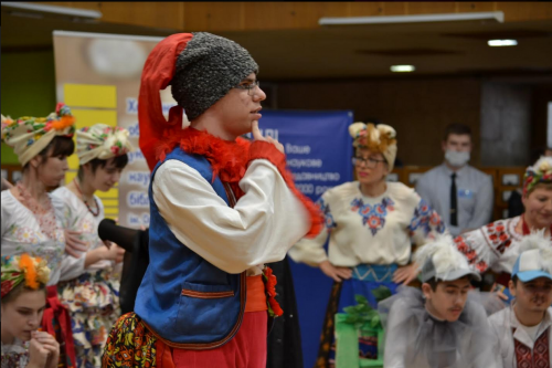 Центр для користувачів з особливими потребами Гончарівки відомий далеко за межами нашої області. Адже він не лише надає послуги людям із вадами зору, але й на його базі діє перший в Україні інклюзивний...